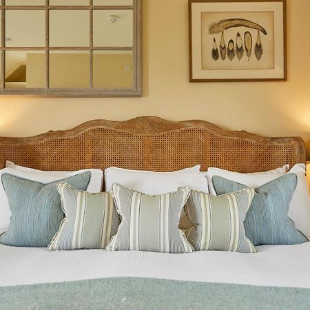 The Kingham Plough Hotell Exteriör bild